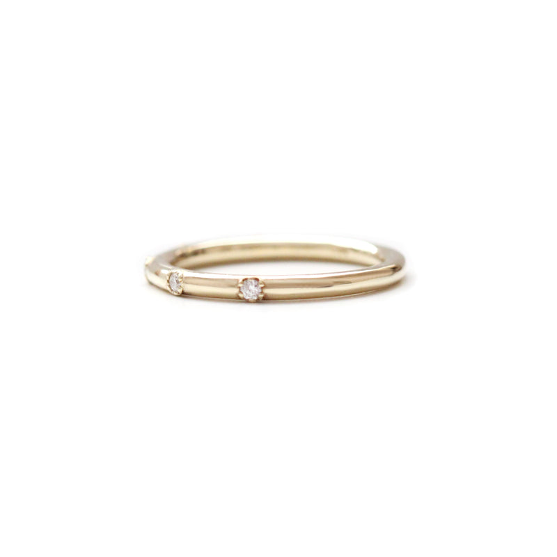 5 stone diamond prong set rounded band
